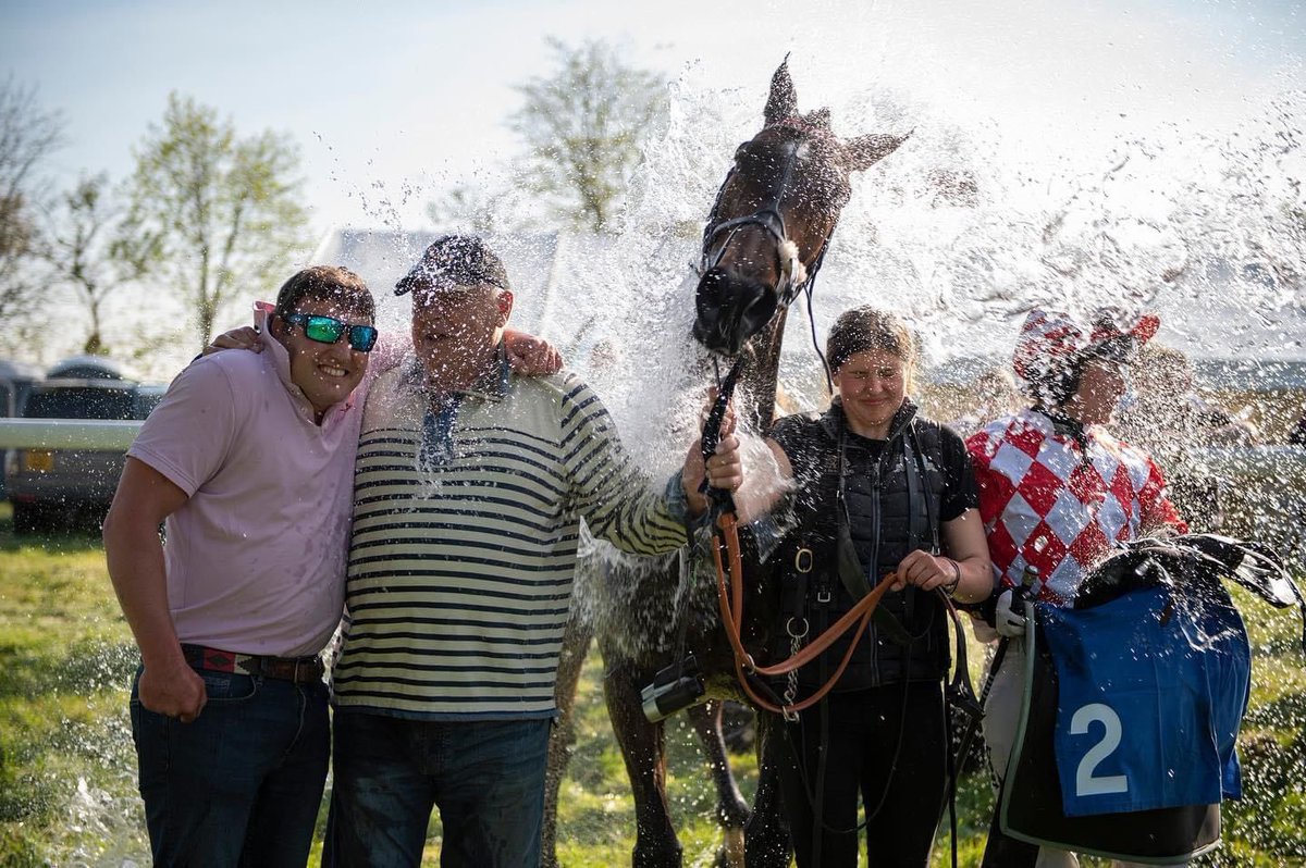 What happens when you break the record of number of winners trained in a single season? 
You get water thrown over you of course!! 💦
What a celebration for our 52nd winner of the season - Arctic Oscar taking the Restricted at Kimble for owner Lenny Owen!