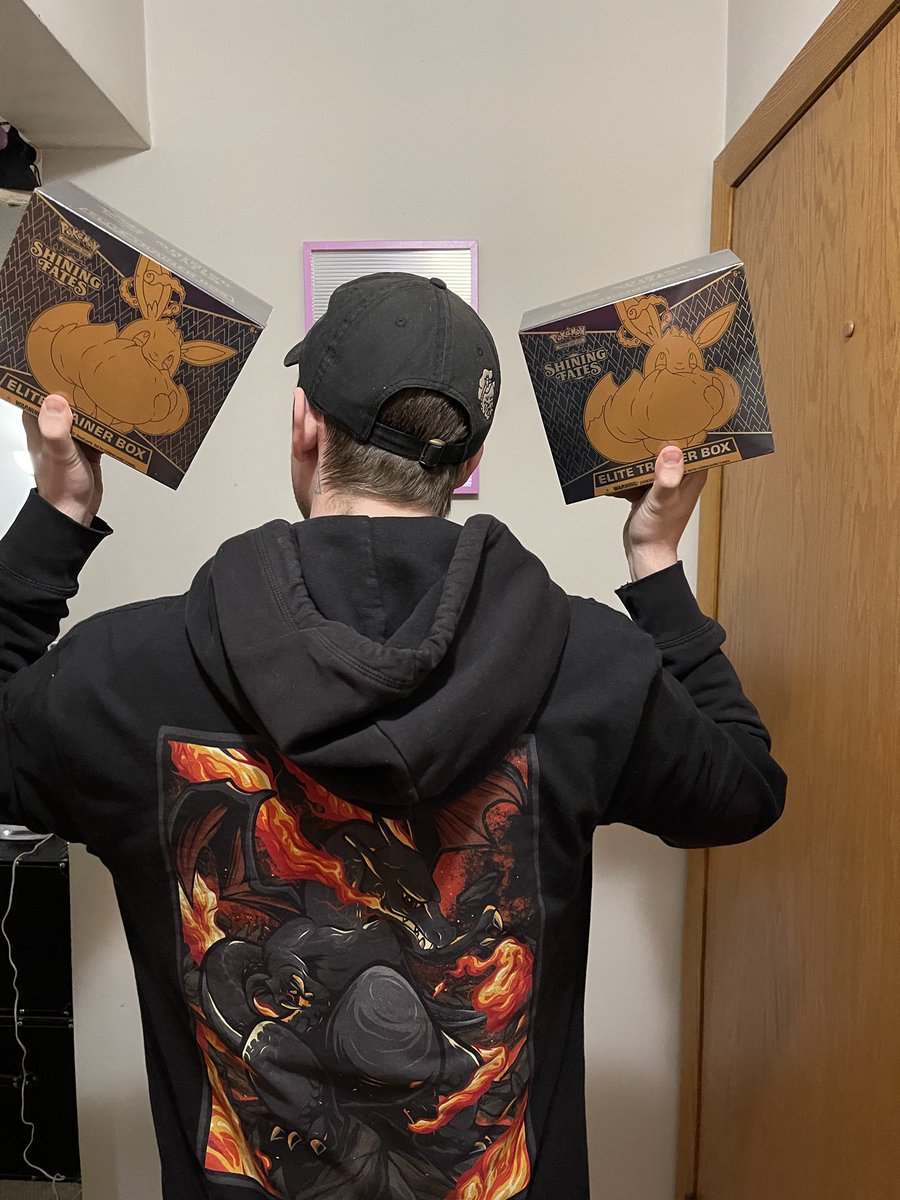 2ippycup's tweet photo. Rockin my shiny ‘zard for some shiny pulls from these Shining Fates ETBs! 

Check out @nostalgiacult for SICK Pokémon attire. https://t.co/rRZfnpupX5