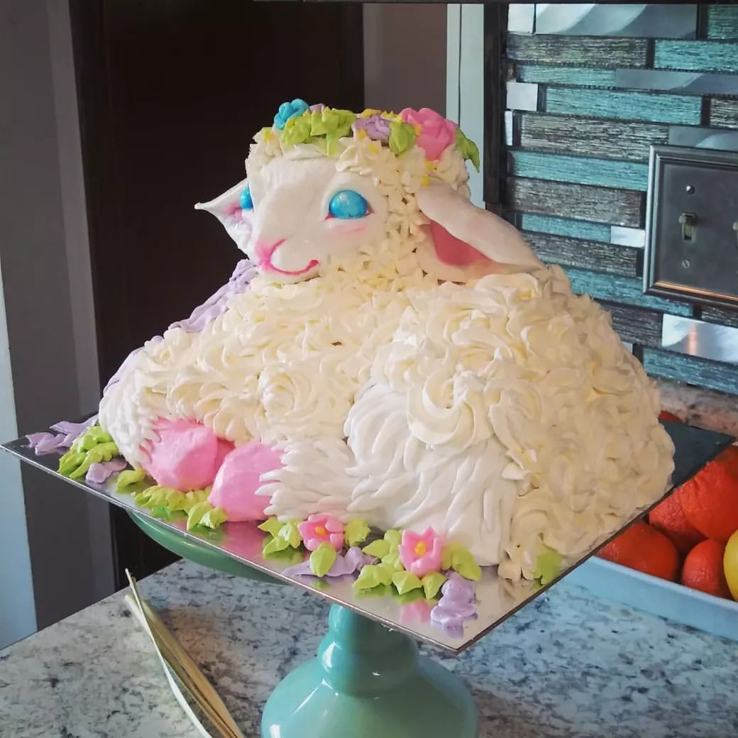 FenneCrafts's tweet photo. Happy Easter! 🐣
Have some lamb cake! It's such an elaborate cake for me and I learned so much! This is also my first time ever making a Lamb Cake in general. ;u; Took me 8 hours overnight. Also my first time cake sculpting or using fondant.
#fennecrafts #easter #lambcake #baking https://t.co/qSD87N5MvA