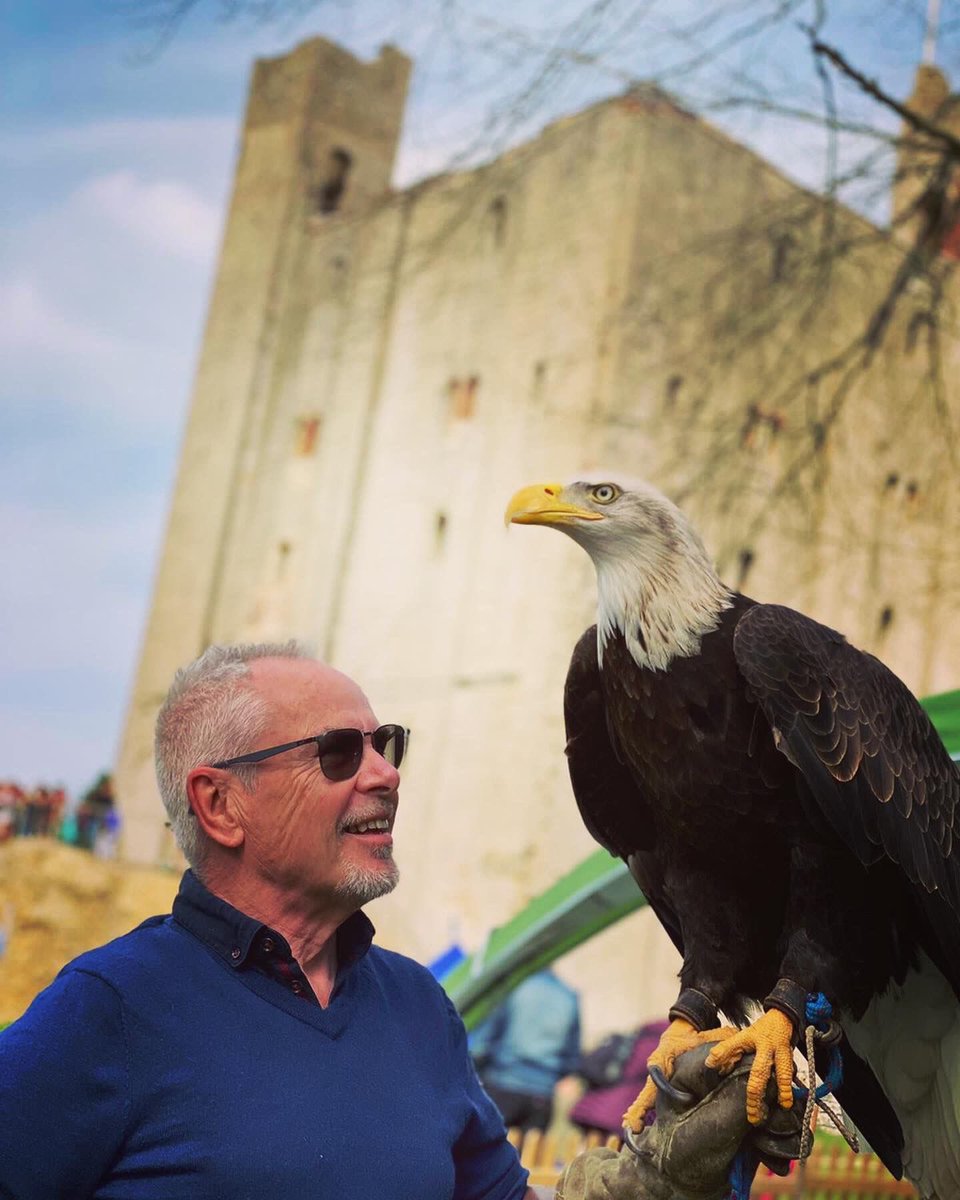 Me and some bird. What an utterly awesome creature. A privilege to be in it’s presence. With thanks to <a href="/EdenFalconry/">Eden Falconry</a> and <a href="/HedinghamCastle/">Hedingham Castle</a> #bigbirdlittlefella #pulledagain