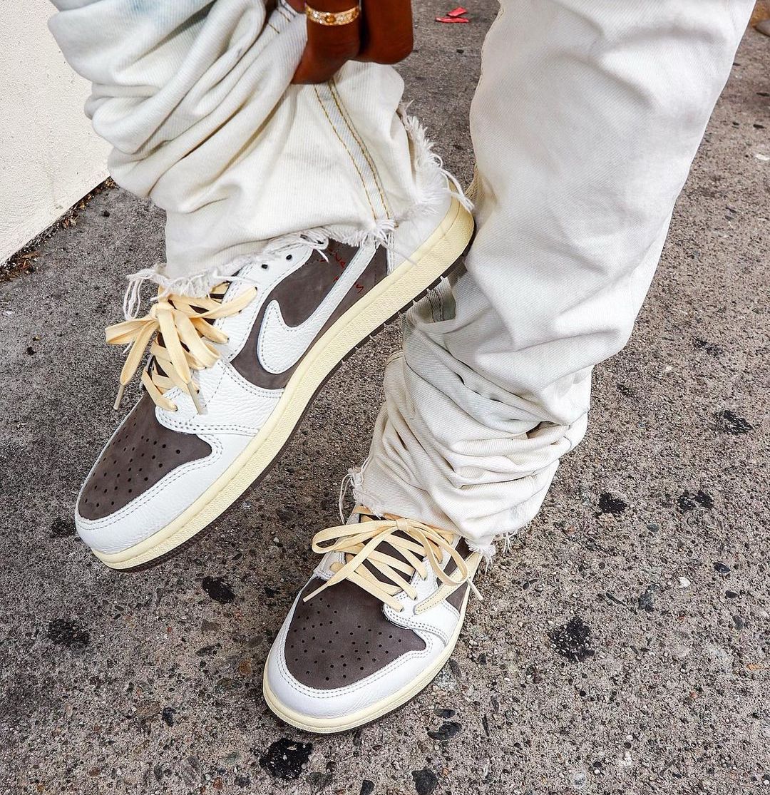 SBDetroit's tweet photo. How The Travis Scott x Air Jordan 1 Low "Reverse Mocha" Looks On-Feet 👌 https://t.co/d9k6CK7aTy https://t.co/VW9ScZmBw7