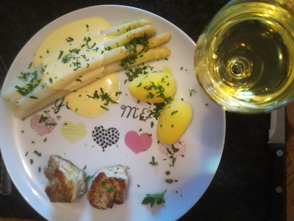 kristallnaach's tweet photo. Zum #Feiertag der erste! regionale!
#Spargel🌱so lecker! + #Lendchen
🍇Dazu #Riesling #Wein🍷#Prost😋

🤘(Werbung) @steinweine #Alf
#Weingut #Waldfrieden #Mosel
 https://t.co/Zv8bx8geq5🍷😋#SteinWein

🐰 #Ostern 🐣 #OsterSonntag 🐓 https://t.co/jzh8Zftyi2