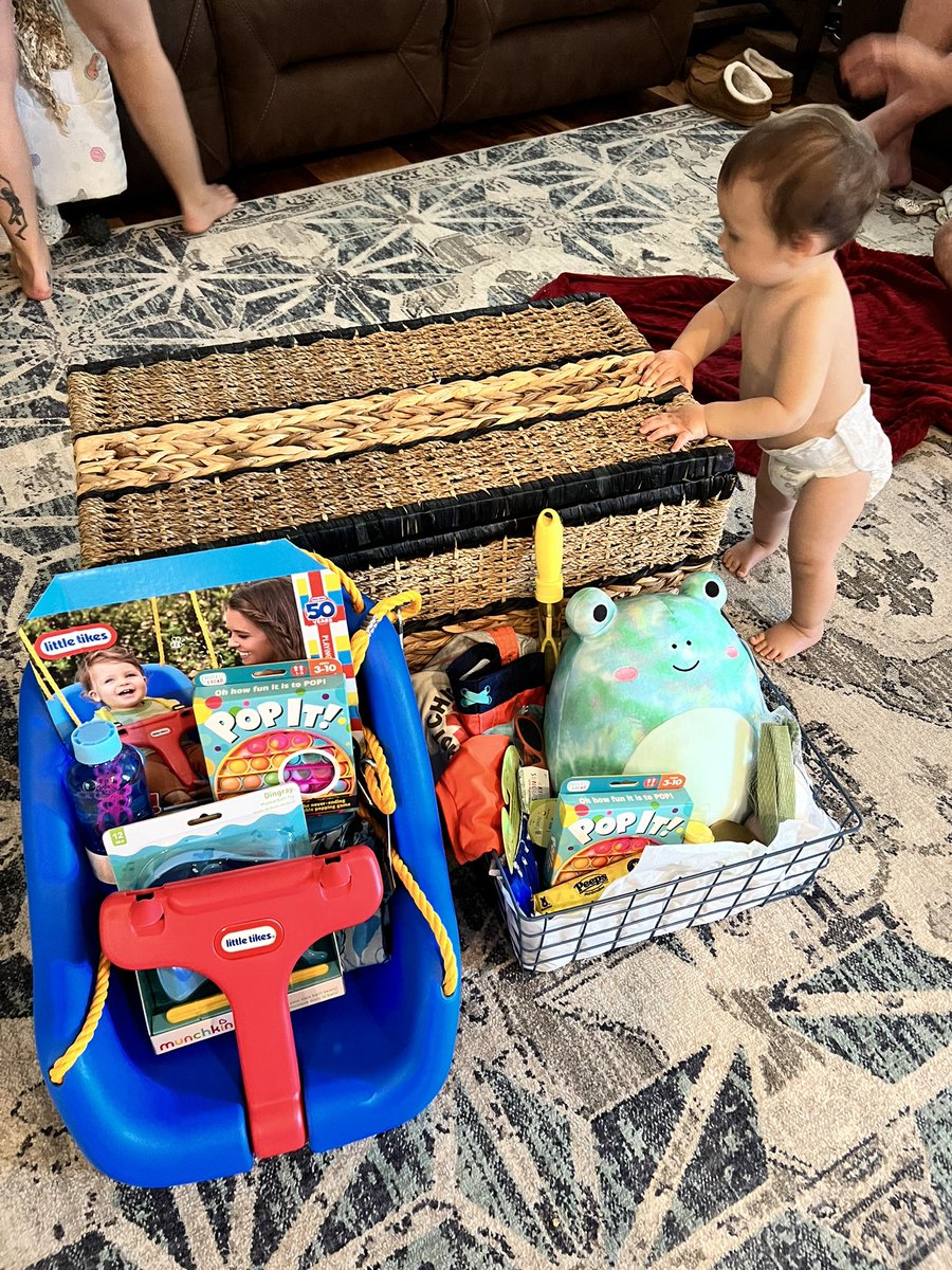 kaylababby's tweet photo. TJ’s first Easter 😭🥰🐣 https://t.co/WCEy5syWbT