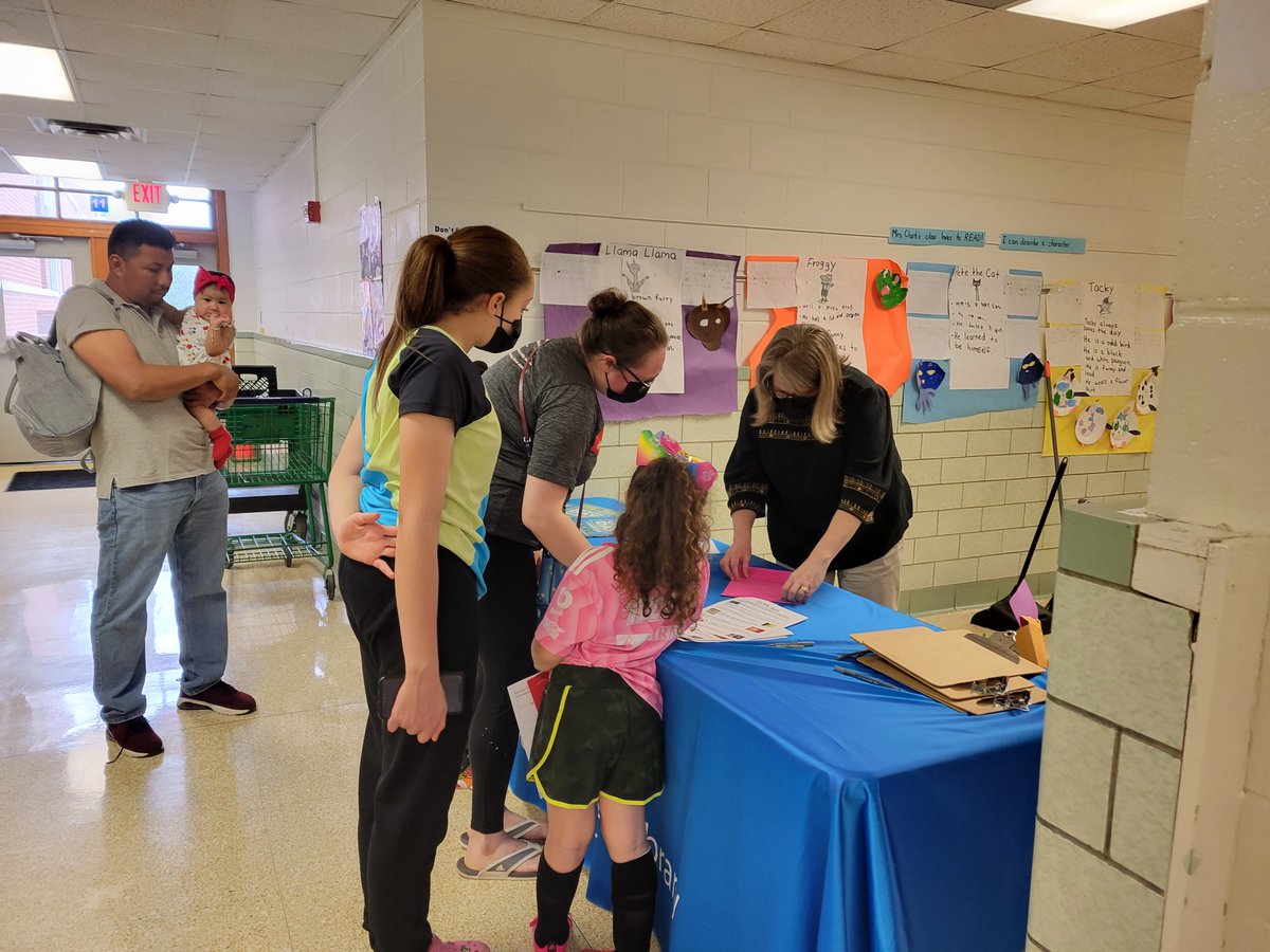 Stoverstars's tweet photo. A few more pics from Bensley's Data and Dinner Night!  Busy night for our Book Fair and huge thanks to Meadowdale Library for making the event great for students, parents, and staff!! @BensleyElem @CcpWilson @LyndseyNoel5 #TigersLead #familyengagement @bensley_library https://t.co/6J8IIt0HFG