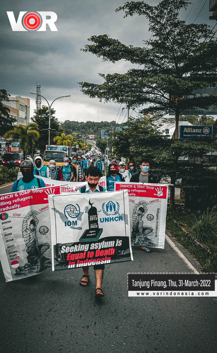 EsmatAhma's tweet photo. Dear World, international community and resettlement countries, do you know refugees are living with no basic human rights for a decade in Indonesia ? 
#RescueAfgRefugees_Indonesia https://t.co/cBGoOOshVU