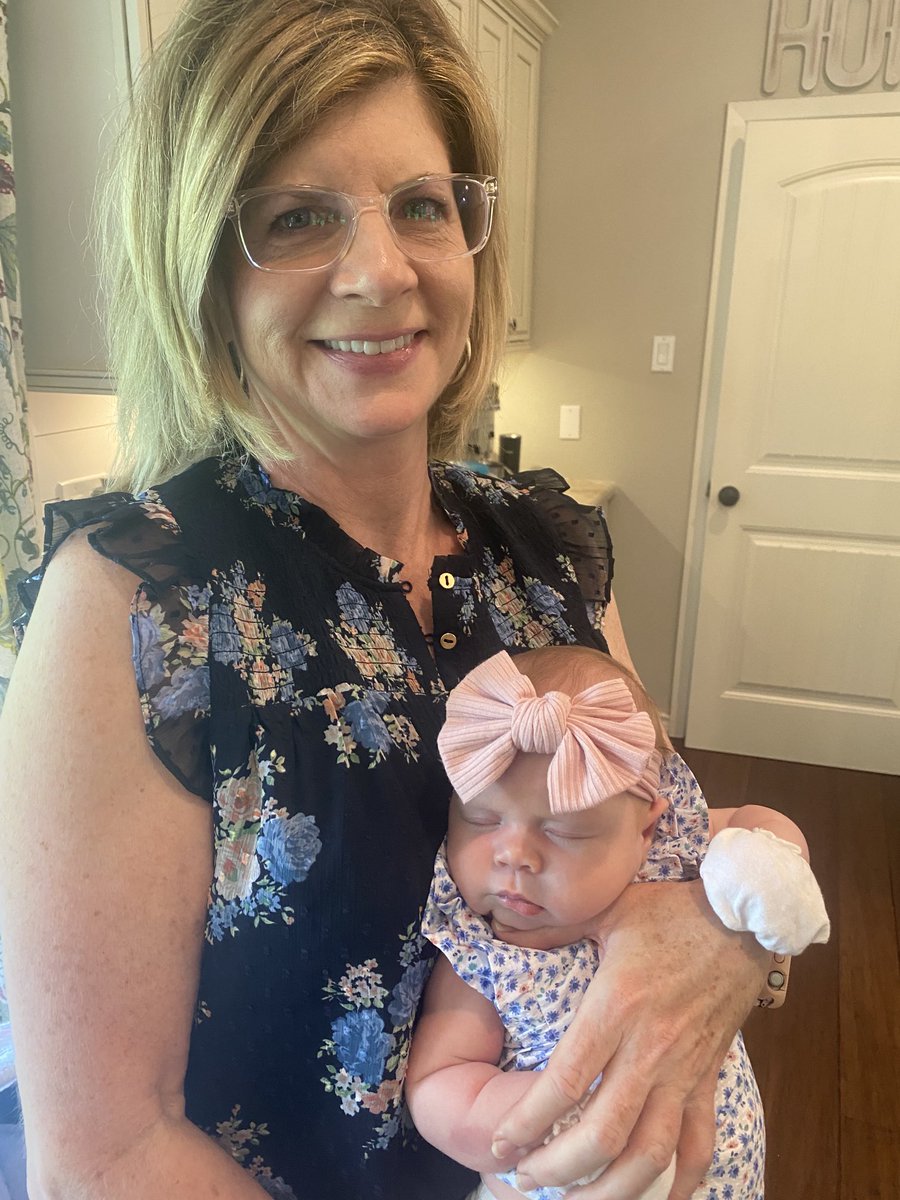 4pso's tweet photo. Lyla’s first Easter. https://t.co/pyO5q3KEXF
