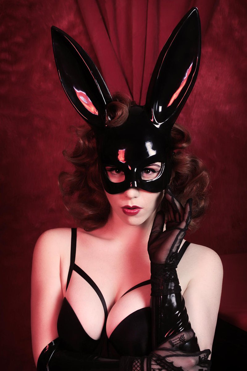 DominatrixSim's tweet photo. Happy Festival of Fertility to all you Fuck Bunnies from those of us making #DominatrixSimulator!! 💋💋💋

Come find us on Patreon https://t.co/NubgYFc9Qc

#domsim #dominatrix #vr #vrporn #IndieGameDev https://t.co/wEj19cOddE