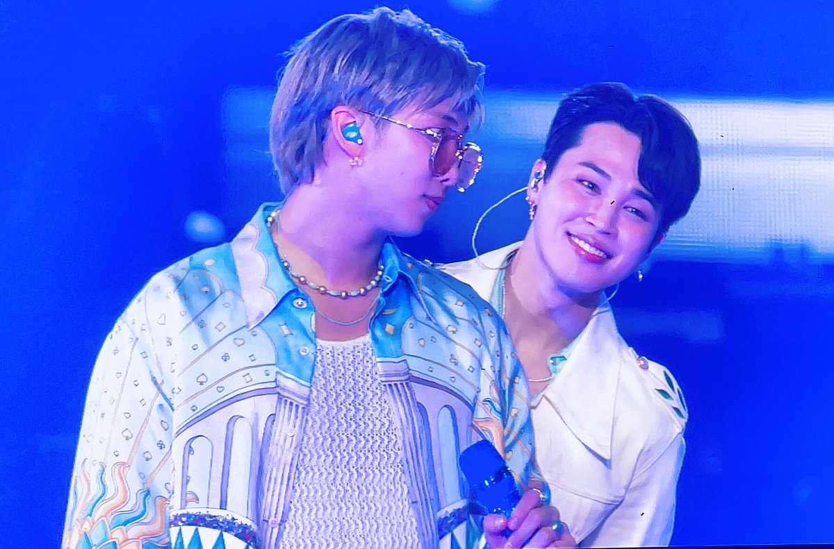 ajalaong's tweet photo. 💜 #PTD_ON_STAGE_LV_DAY4 #BTS https://t.co/tzMARssCRw