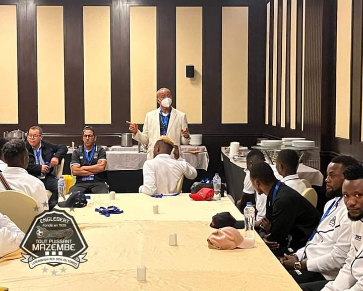 MKatumbi2024's tweet photo. Avant le match contre Pyramids ce soir à 22h, le Président @moise_katumbi a visité les joueurs de TP Mazembe pour les motiver. Match de quarts de finale de CAF C2. https://t.co/7uD7jI2l8Z