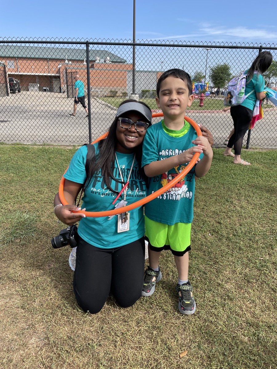 RaeneishaT's tweet photo. Field-Day Fun 🤩 https://t.co/OpqXtGCI0r