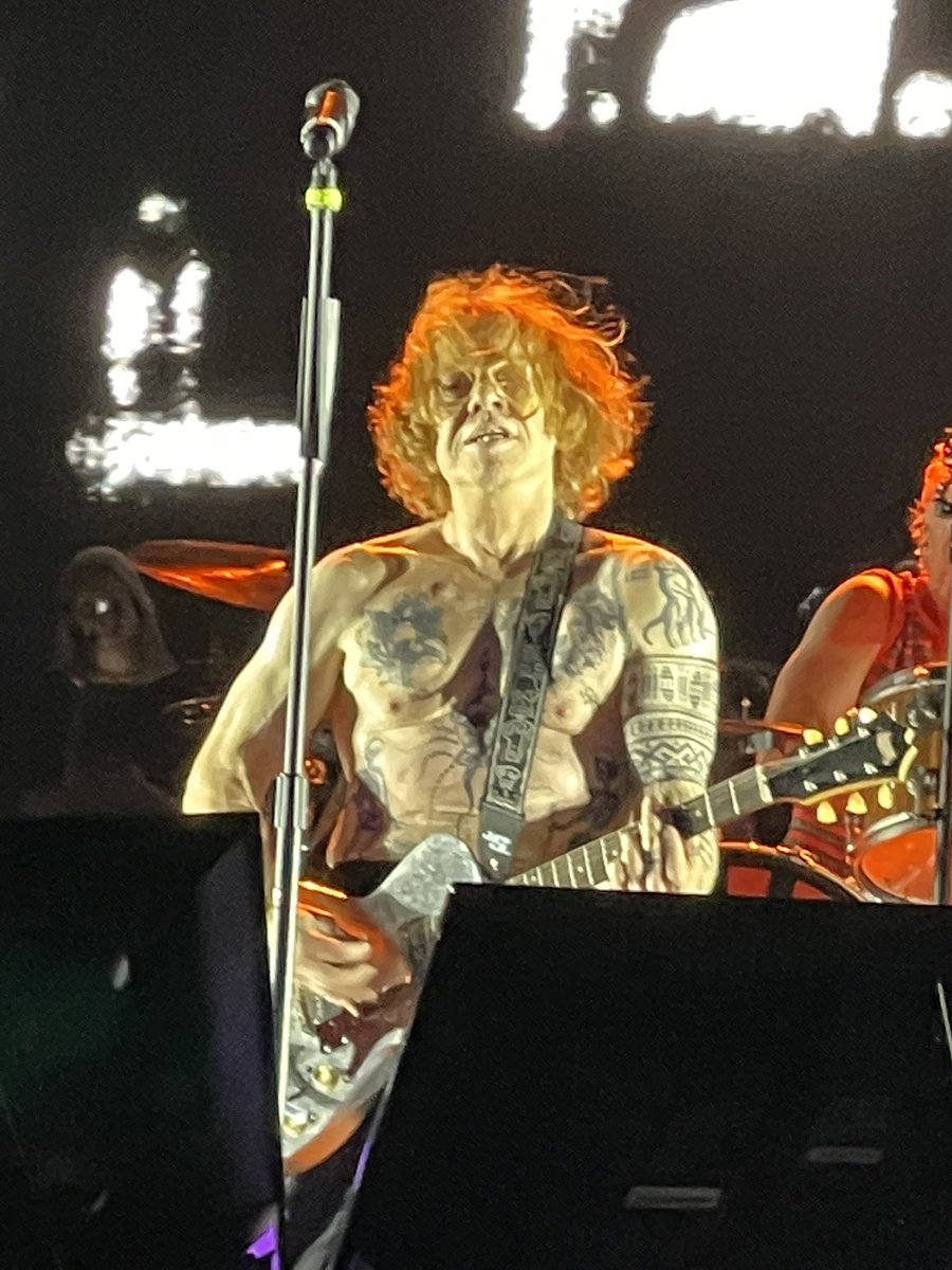 lmburcham's tweet photo. @dannyelfman you killed it at Coachella. That was so fun! https://t.co/uyszLTg5d5