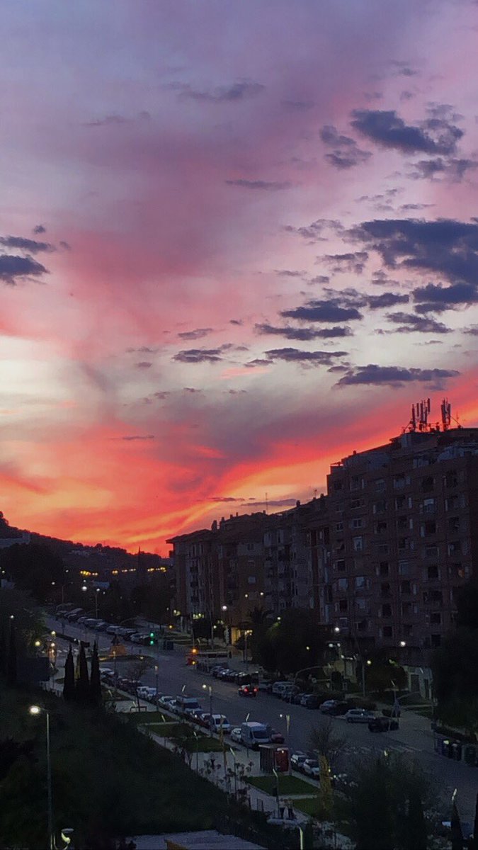 martagnzz's tweet photo. 💜🧡💖 https://t.co/w2qt19dJi7