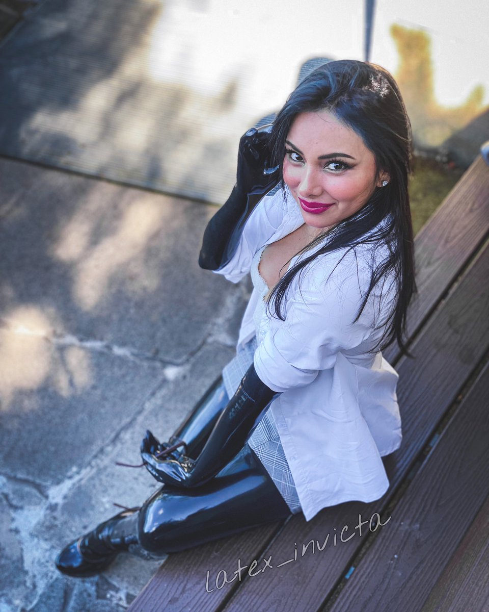 LatexInvicta's tweet photo. all the things
.
.
#latexgloves #latexstockings #latex #rubber #altfashion #officedresscode #secretary https://t.co/QP6TkexnI1