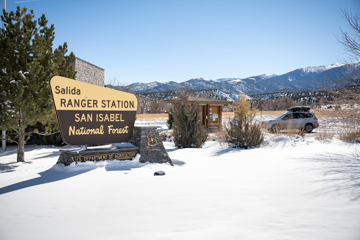 AdamSweetser's tweet photo. Our very first stop in #Salida was the Ranger Station for our Monarch Mountain history video. We also stopped by the #SmokeytheBear #Wildfire sign to remind you to be safe out there. 

Click the link to watch our most recent #Colorado #vlog

📺 https://t.co/vprZWQ5nWI
#getoutside https://t.co/bNoFH4yfXq