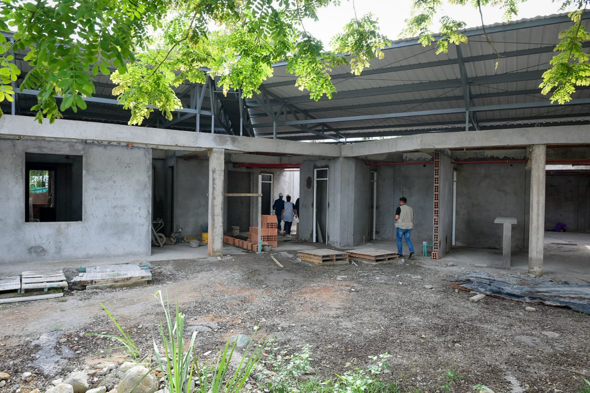 AndresHurtadoL's tweet photo. Las obras del nuevo Hospital de #Picaleña 🏥 alcanzan el 70 % de ejecución, actualmente se lleva a cabo la instalación de cubierta y de redes eléctricas. Esperamos entregar este proyecto en el segundo semestre del 2022 para el beneficio de más de 60.000 personas de la comuna 9️⃣. https://t.co/XoWJZZTNJ4