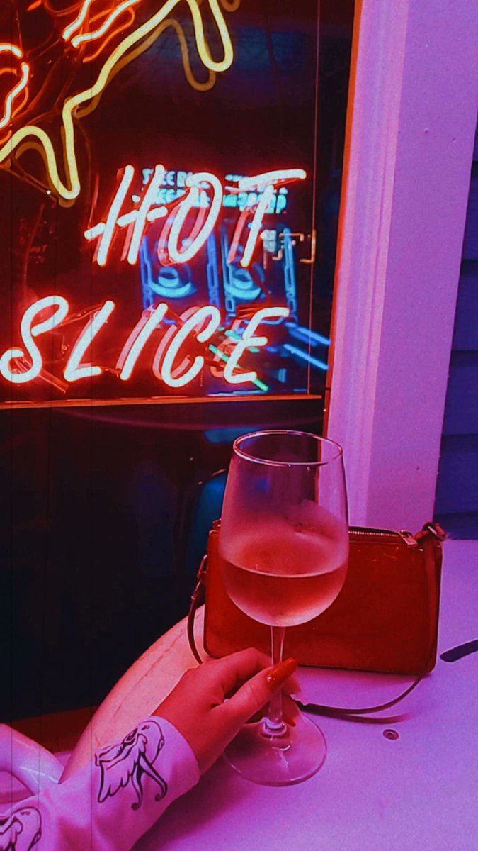 haute_goddess_'s tweet photo. Last night aesthetics...
https://t.co/uu24cYoBva
๐๐๐
#PinkMoon #aesthetic #PhotoOfTheDay #vaporwave #synthwave #pizza #hotslice #Houston #HTX #muse #feline #goddess #retrowave #LouisVuitton #prosecco https://t.co/txK0GmjvBX