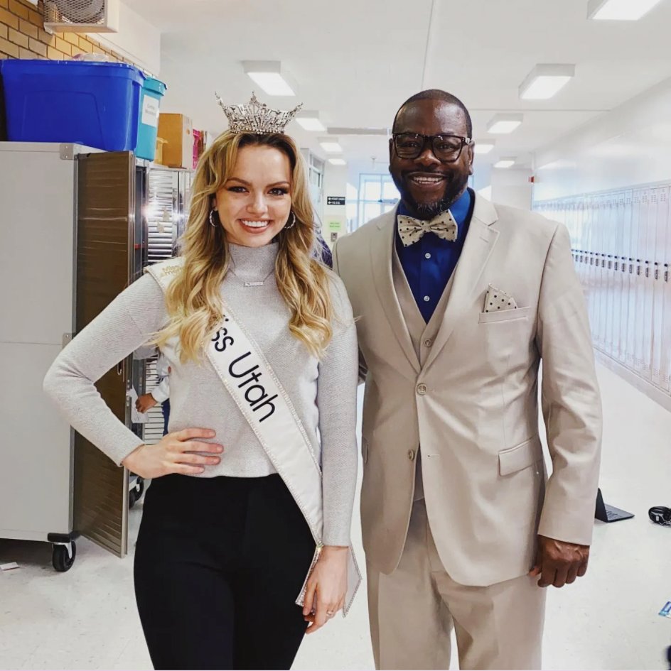 uwsl's tweet photo. Repost @missamericaut &amp; @sashaesloan: "I had an exceptionally joyful experience today volunteering at Lincoln Elementary School with United Way of Salt Lake 📘✨ " https://t.co/TixPsoO52i