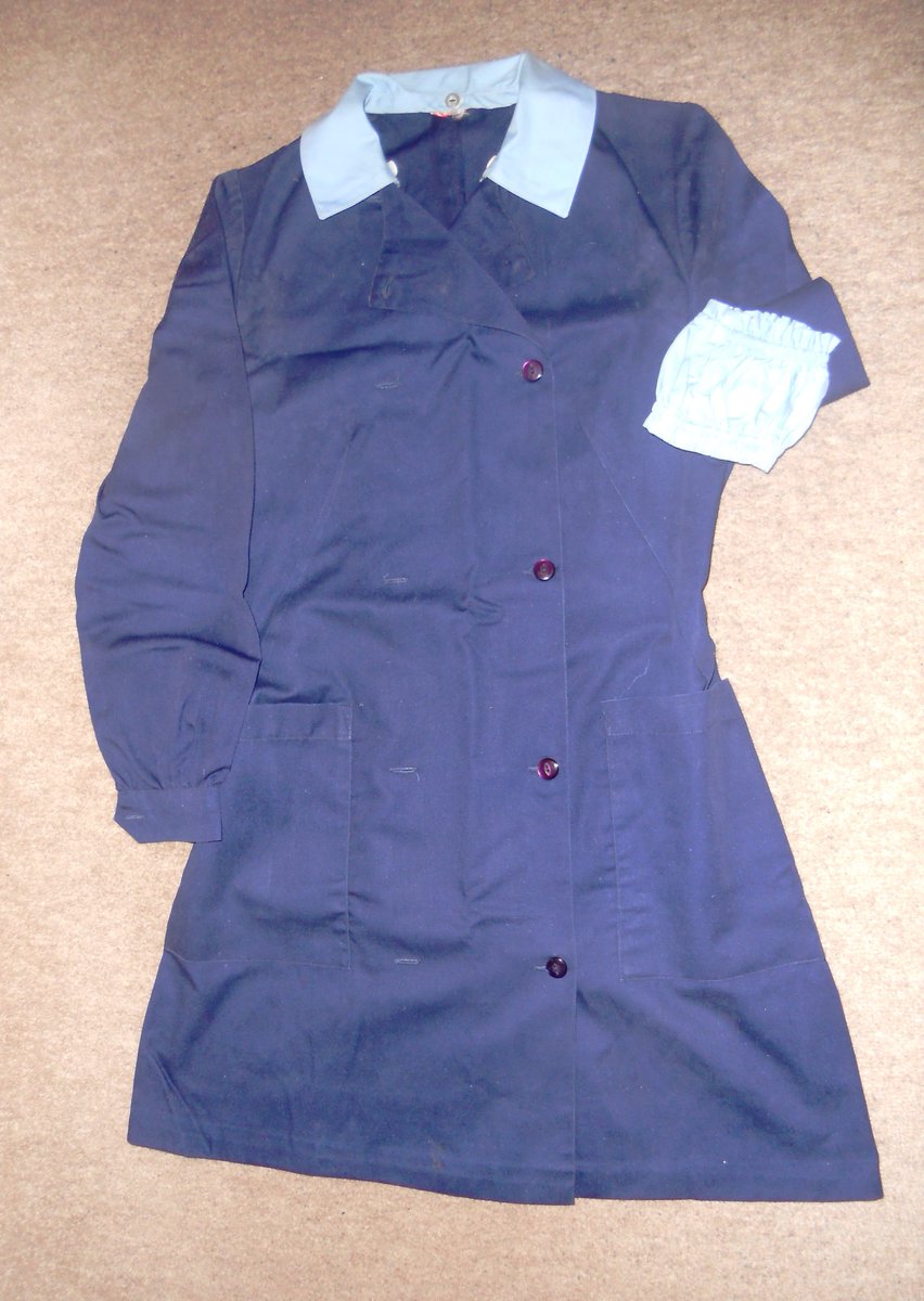 HistoryOt's tweet photo. #Archive30   Occupational therapy uniforms are functional not fashionable.  A student dress, worn in hospitals, from the 1970s:  big pockets, detachable collar and cuffs, short and long sleeves, navy colour. https://t.co/IVcO0hYxFQ