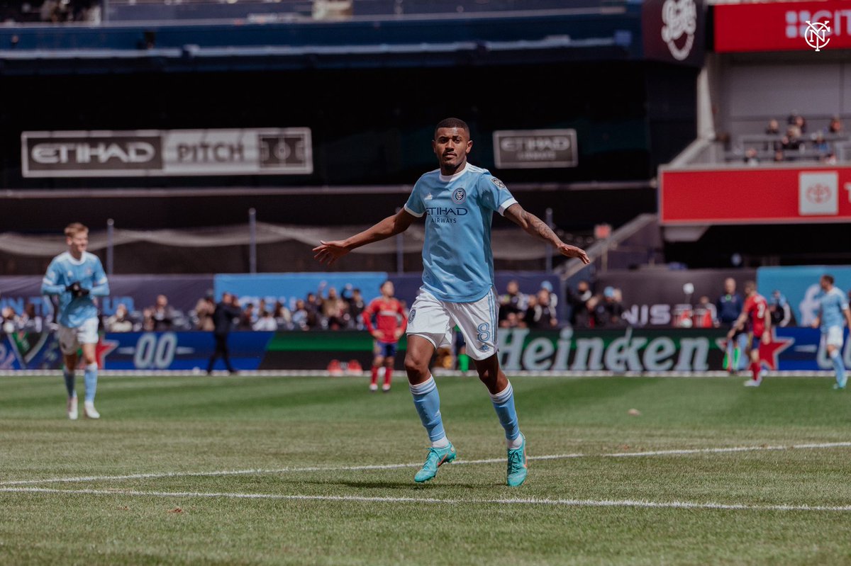 FootwayGroup's tweet photo. 🇧🇷 Thiago Andrade (21 anos) em 11 jogos da temporada 2022 pelo 🇺🇲 New York City por MLS e Concachampions:

✅️ 5 jogos como titular
⚽️ 4 gols
👟 2 assistências
🔝 2x Homem do jogo
🔍 Participa de 1 gol a cada 94 minutos em campo

🔥🔥 Dois gols hoje no 6x0 sobre o Real Salt Lake https://t.co/qDUPMG5nnm