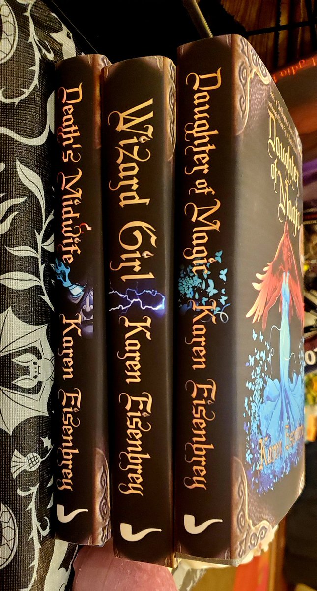 NotAPipePub's tweet photo. The Wizard Girl trilogy bundle is available only at conventions. Stop by today and pick up the amazing books by @KarenEisenbrey. @norwescon #NWC44 https://t.co/1lm6hUcKor