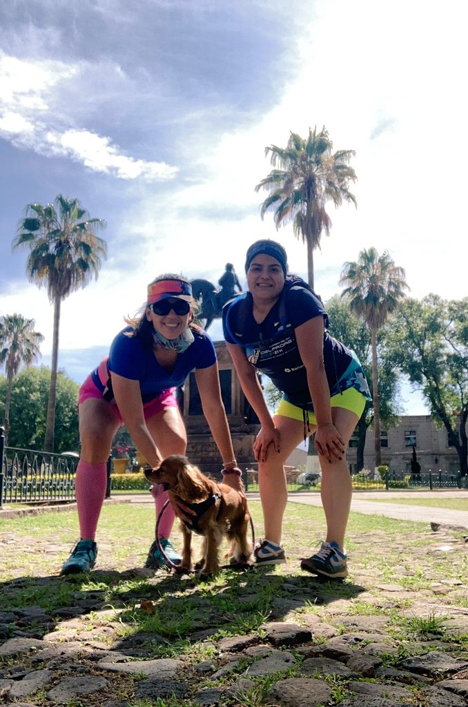 kleine_Rae's tweet photo. Iba por 5 km y me encontré a estos 3. Logré hacer 9 con su presencia, #Magiaaaa!! 💙
#YaCasiElijoCorrer jaja https://t.co/8LzwmzbHNA
