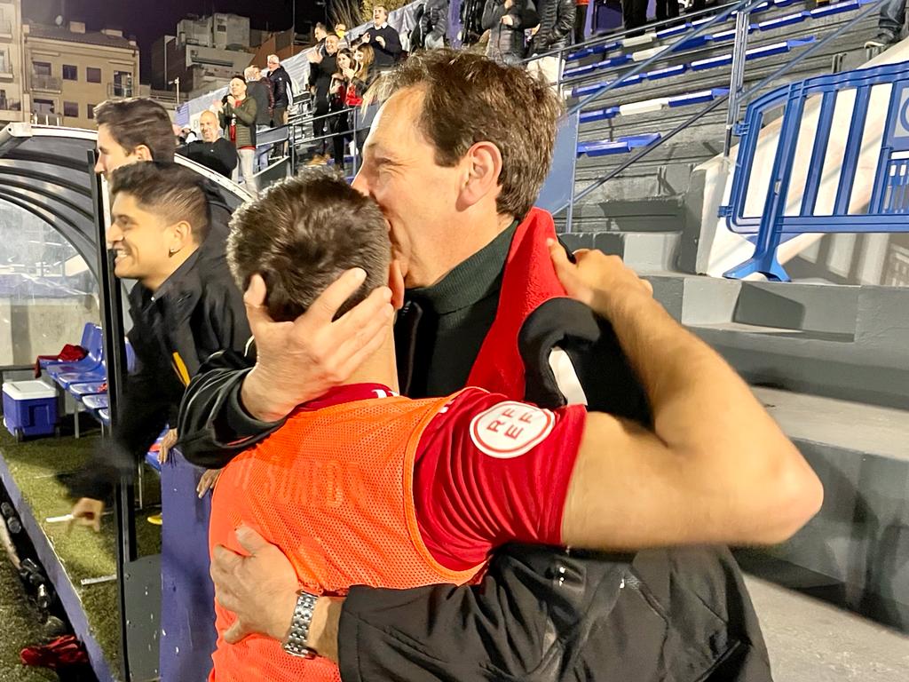 ♥️🤍 Connexió Sureda

🚢 El jugador balear va rebre la visita dels seus pares des de Mallorca

⚽ Van veure el partidàs que va fer en Toni

#TrioManresa