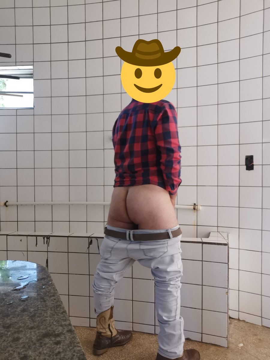 rio_cowboy's tweet photo. Se você entra no banheiro e me vê assim. O que acontece?
#agroboy #agrogay #COWBOY #rioverde #rioverdegoias #goias #homemxhomem #botas #butina #BundaGrande #banheirão #banheirãogay https://t.co/hhMbADDnGO