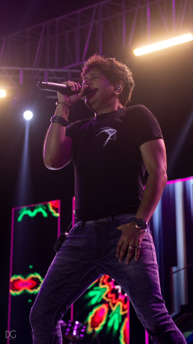 deepgupta_'s tweet photo. Some of my best shots from Revels ProShow Day 3. 
@NAALAYAK_  @kk https://t.co/SunwN60sbh