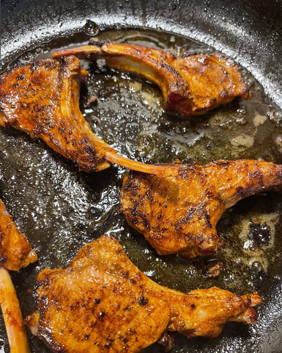 Cookupki's tweet photo. Yesterday I made Hennessy honey glazed lamb chops with baked mac, Parmesan mash and asparagus ‼️ #chef #Easter  #MASH #chef #chicago #support #personalchef #passion #supportsmallbusiness #Chicagochef https://t.co/YE19bHYRDw
