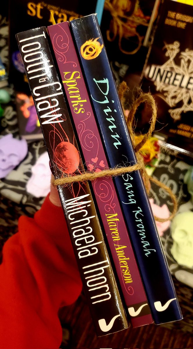 NotAPipePub's tweet photo. Our Paranormal Romance bundle is perfect for readers that like a little steam with their scares. Pick up these novels by @marenster, @SangWrites, and @ProtectiveSpelI only at @norwescon. #NWC44 https://t.co/if65iHHZbQ