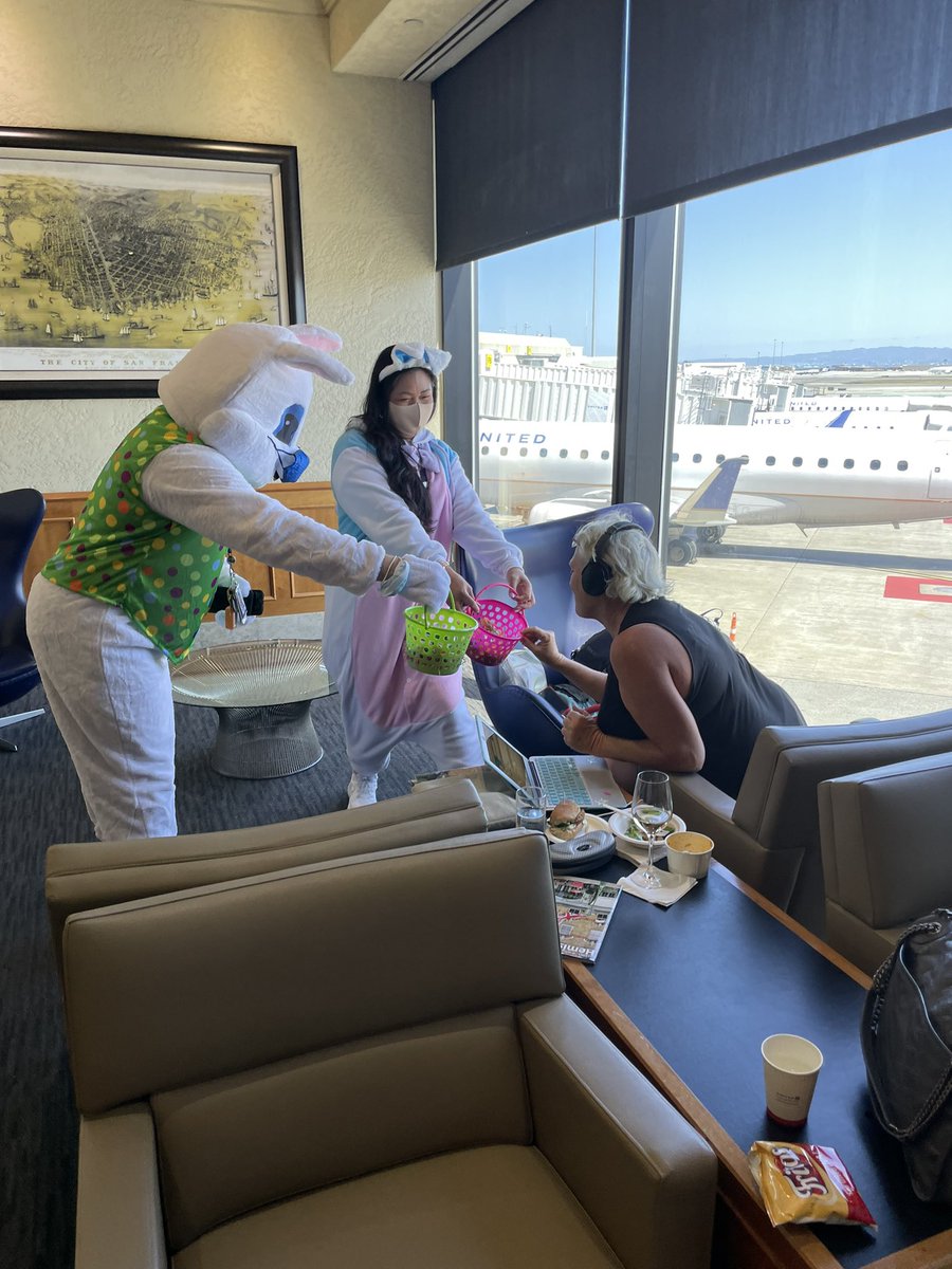 Happy Easter from the SFO United Club!#thanks for stopping by Mr. Bunny & Ms. Bunny Ivy @bythebeach05 @Akikosan0225 @vjpassa @Auggiie69 @GrewalMandee @Aaron_McMillan @KevinMortimer29 @weareunited