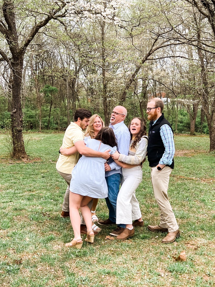 kaileymcd's tweet photo. Family Easter pics went well 🐣💛 https://t.co/jo7xOhowwM