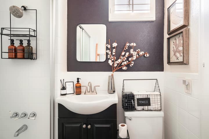 📍 Location: Los Angeles, California

🏡 Listing Title: Cozy Sun Casa

🙌🏾 Avg. Guest Rating: 4.86

_______

Visit blackairbnbs.co to book this Black-owned Airbnb, submit Black-owned Airbnb listings, or browse 200+ #blackairbnbs across the U.S.!