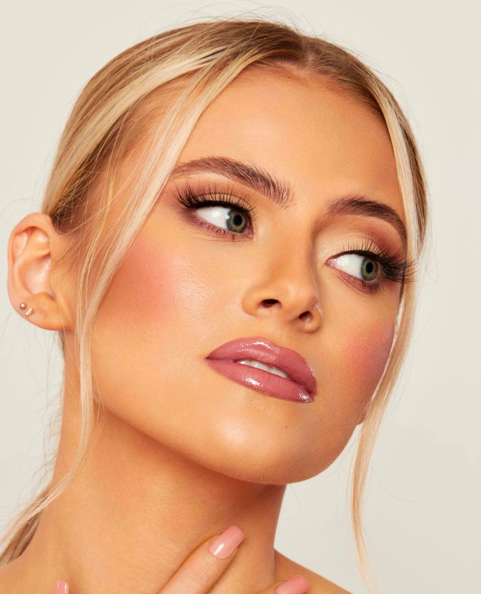 WinnieBeauLDN's tweet photo. Got dinner plans this week? I have the perfectly pigmented Summer evening #lipgloss for you - Nubian! 

This is a dark rose colour pink gloss. 

use our new shade finder on our website, it will match everything we have that suits your skin tone!! 

#winniebeaulondon #shadefinder https://t.co/92Fjzfslx1