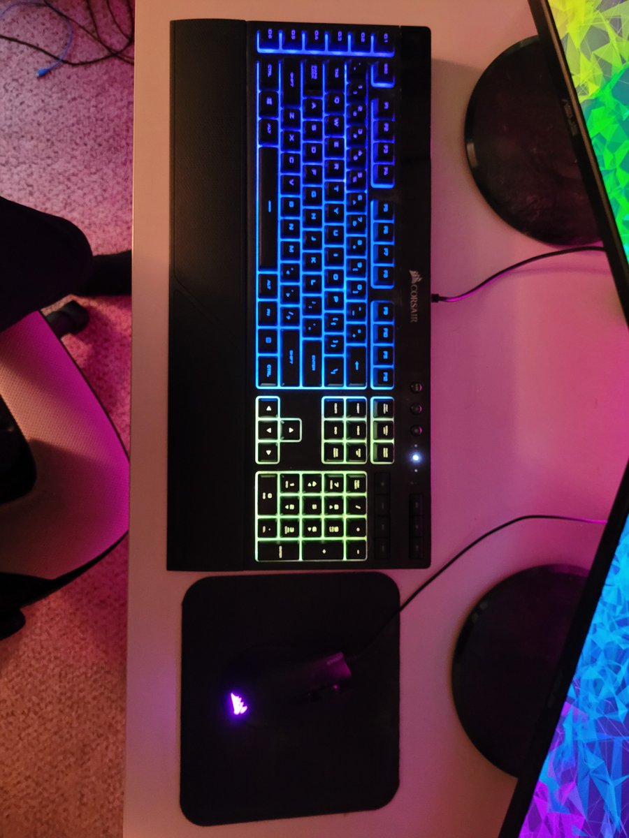 CardinalCoder64's tweet image. Selling my computer locally, gonna start from scratch and rebuild my setup. Powerless Chaos updates will have to wait a little while longer because of this unfortunately. Here&apos;s some pics of my current setup: