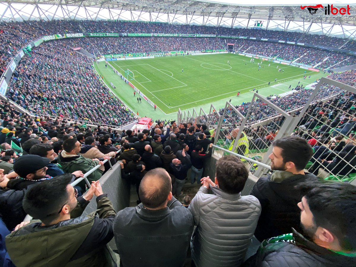 10 yıl sonra 1. Lig özlemini dindirmeye 1 maç kala Sakaryaspor tribünleri. 🔥🏆
#Tatangalar 🟢⚫