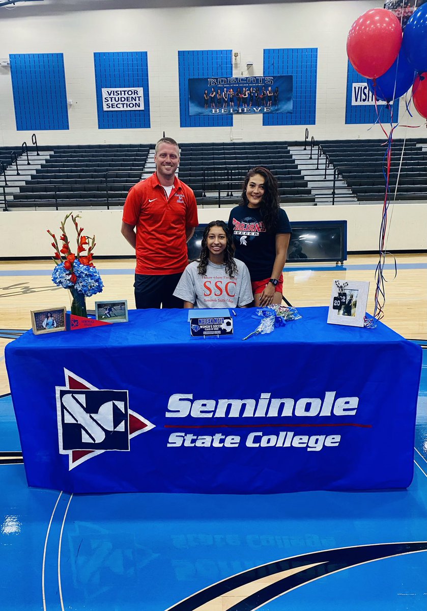 SSCtrojansWSOC's tweet photo. 🚨Welcome Maleah Moya, @MaleahMoya, to the Trojan Family!!! Byron Nelson, TX  ➡️ SSC 
#202️⃣2️⃣Vision👀
@Bobcatsoccer2 
@04Dksc https://t.co/075KW55wqT