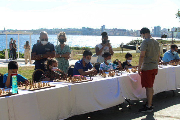 jit_digital's tweet photo. Niños "retan" a Maestros del ajedrez
#Ajedrez #Chess #VamosConTodo #Cuba #CapablancaInMemoriam
https://t.co/gUrIPMqm3G https://t.co/oErN8GT2Wx