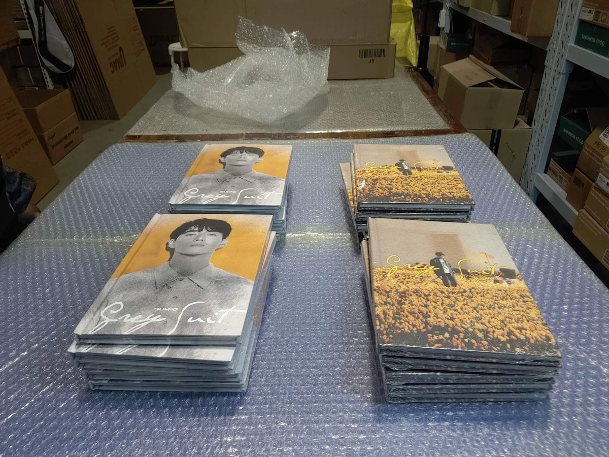 behpeuhshop's tweet photo. #Behpeuhupdate (04182022)
-KTOWN4U orders (pending orders)
-Glimo albums
photobook status ready to ship
digipack still under preparing items :(
Kr adrressARRIVALS~
-ALL KTOWN4U Suho greysuit albums
We are just waiting for the glimo to arrive on our kr address. https://t.co/thjEqdE903