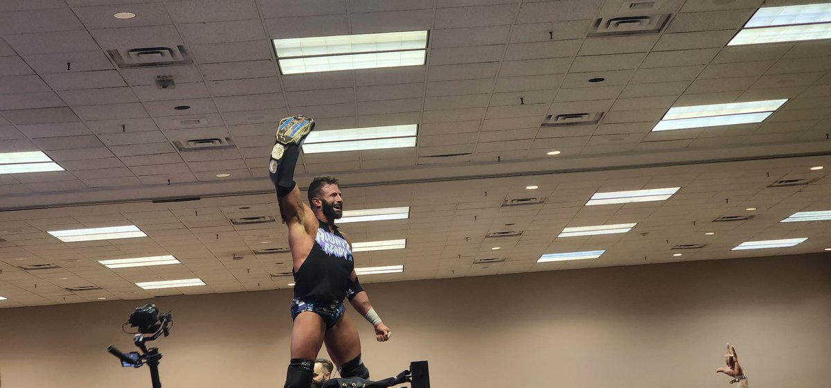 weberjg88's tweet image. @TheMattCardona is the true #SCX champion. He was screwed by the ref, Marty Elias and @JakeOmen2012. Give him his 8th title! #AlwayzReady #SCX2  @MajorWFPod 
#ScratchThatFigureItch