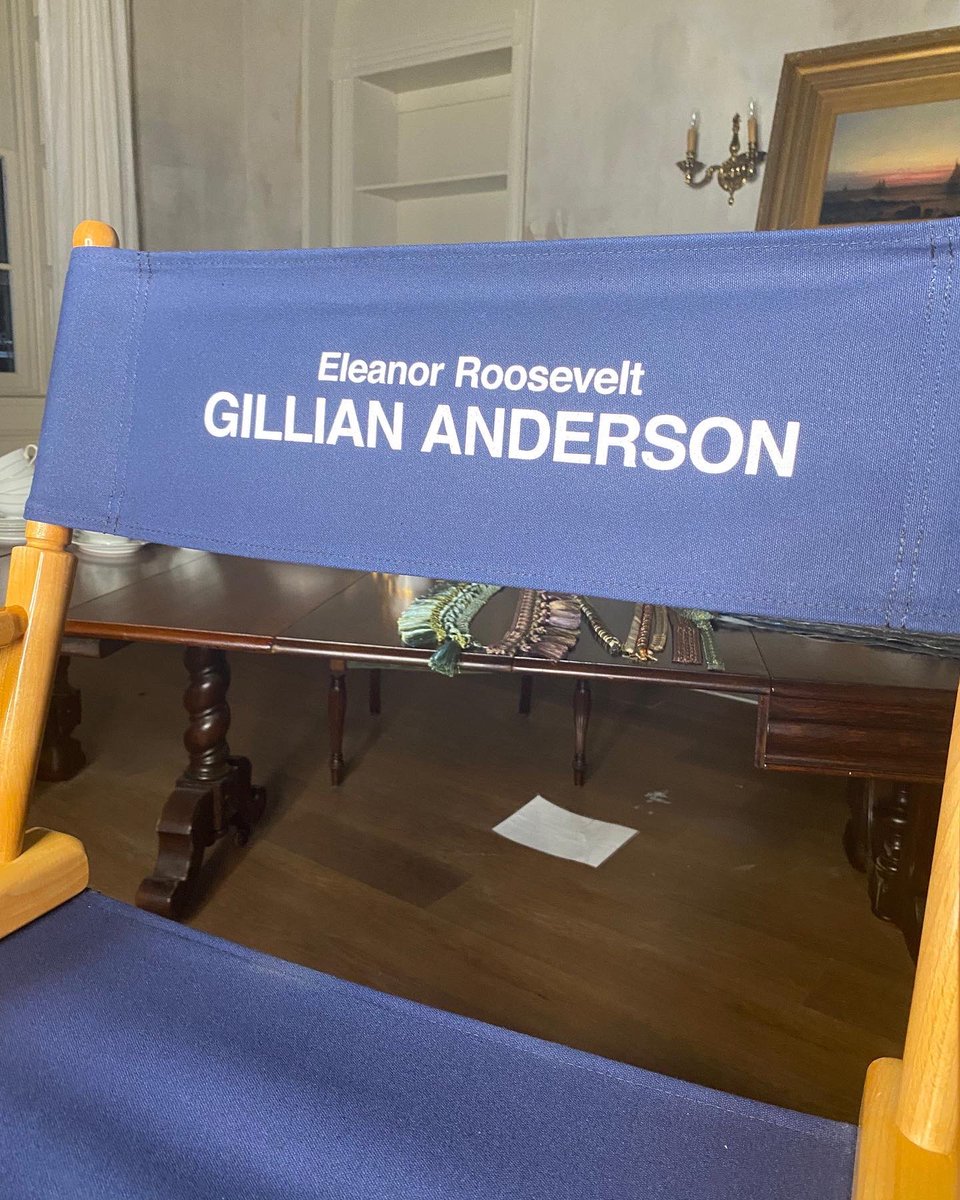 Gillian Anderson tweet media