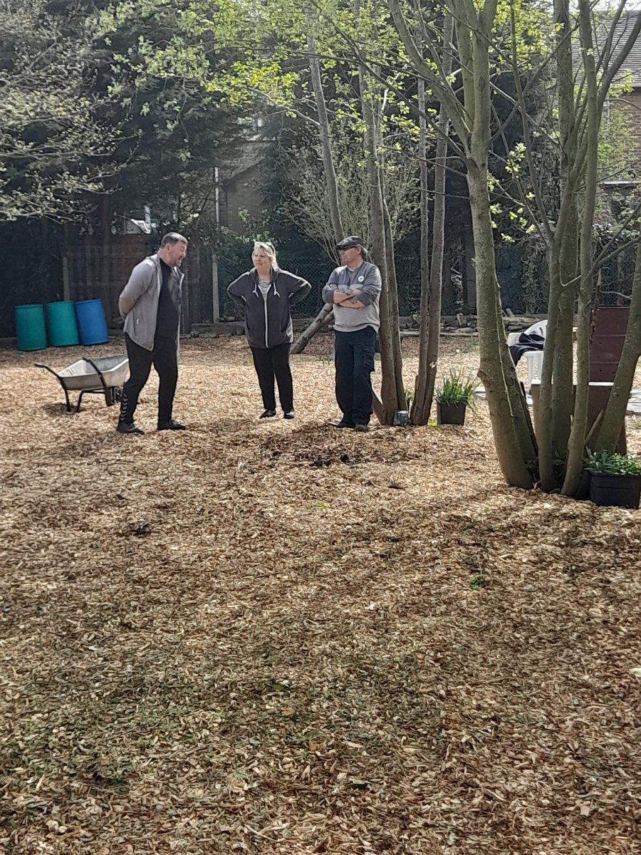FriendsDrive's tweet image. This happened today...@GreenopThe
introduced us to Craig Lamont who came to the Woodland &amp;amp; Forestry Space &amp;amp; removed eight massive tree stumps that would have each taken a week's manual labour to remove. Thank you guys.💚 #CommunityNetworking #CommunityVolunteers  @smalmarg2012