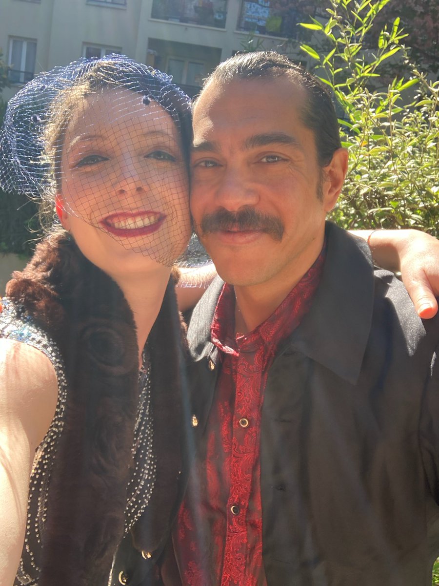 Misaki_kun's tweet photo. Eurydice et le Baron de Gerpivrac au soleil devant le théâtre @Xsee_deschemins en attendant les Saluts !

#comédien #théâtre #lintervention #victorhugo #theatrelacroiseedeschemins #theatreclassique #dimancheausoleil #maviedecomedien https://t.co/4x96ztgdSl