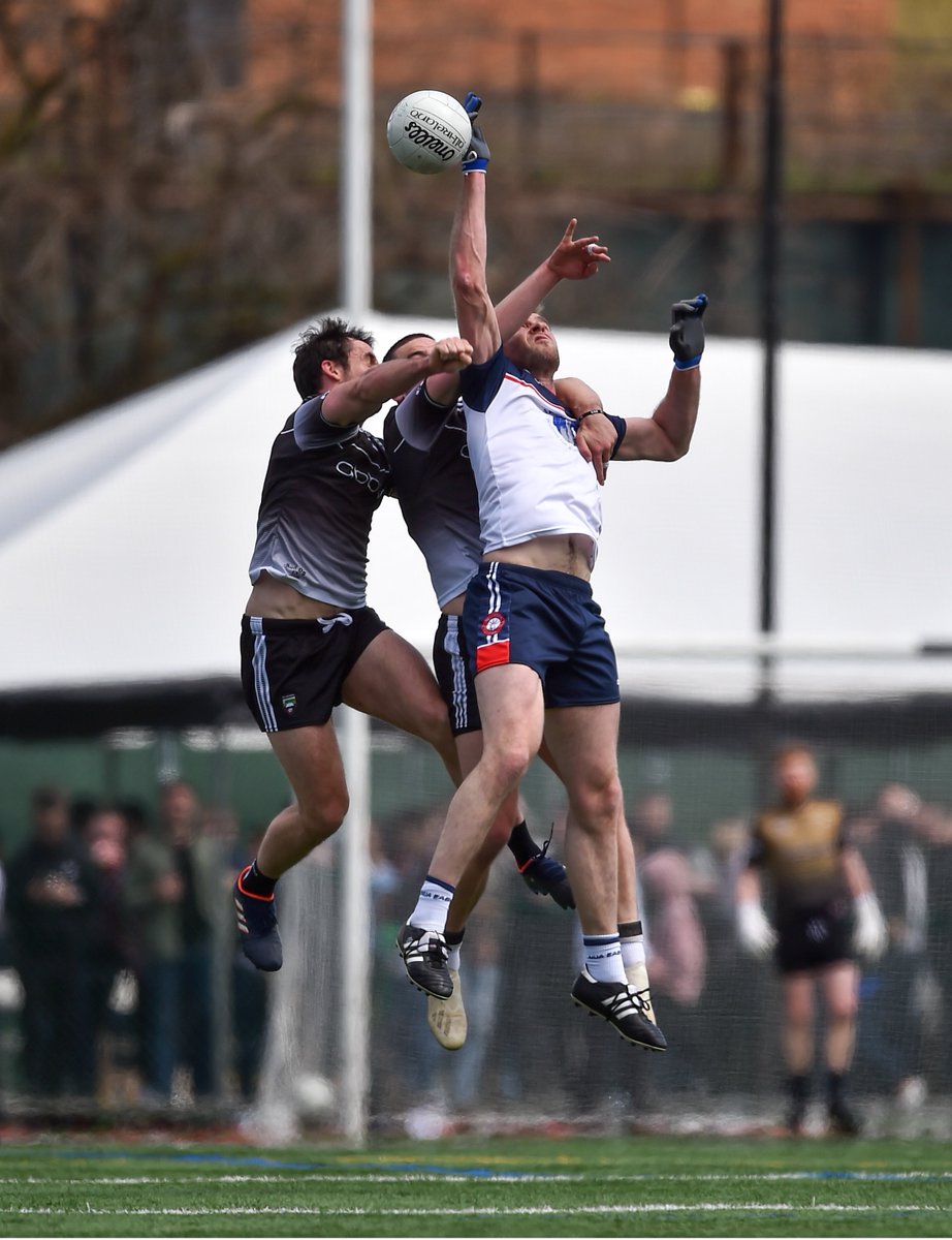 SkySportsGAA's tweet photo. Different codes, different continents... Johnny Glynn is hard to beat in the air! ⚾️🏐 https://t.co/cURBKRgKrU