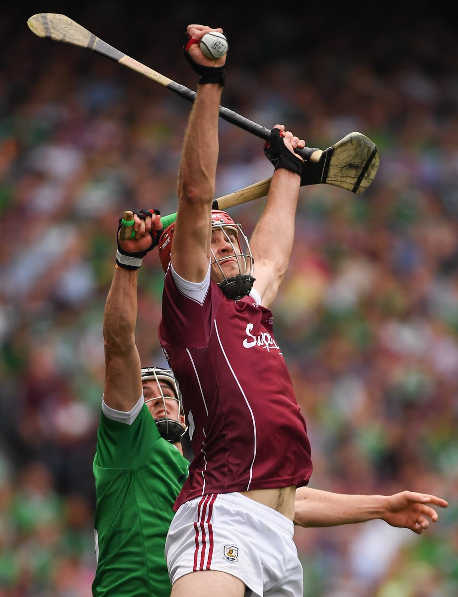 SkySportsGAA's tweet photo. Different codes, different continents... Johnny Glynn is hard to beat in the air! ⚾️🏐 https://t.co/cURBKRgKrU