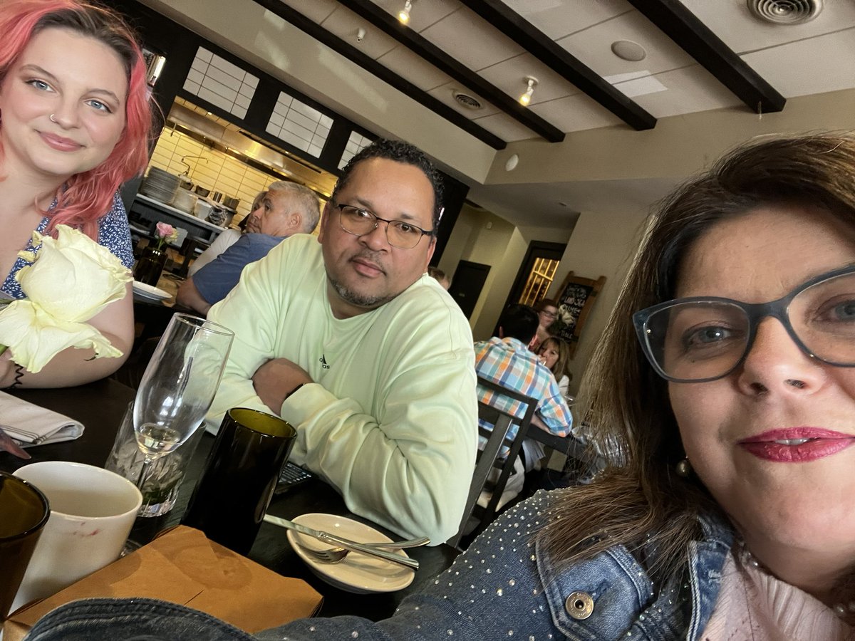 shawni777's tweet photo. My Easter was complete with @alexxandramichon coming to visit her momma! I haven’t seen her since Thanksgiving so every time I get to see her in the flesh, I’m extremely grateful!! #easter #easter2022 #adultbabygirl #almost26 https://t.co/bJJEDezEao