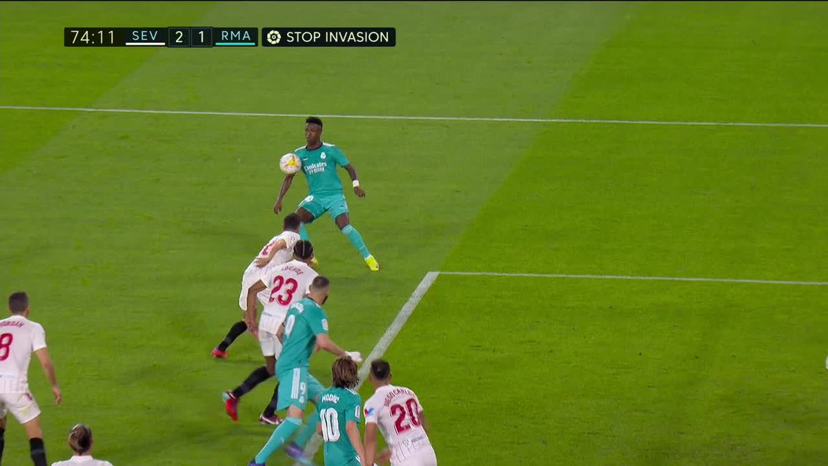 ESPNFC's tweet photo. 🤔🤔🤔 https://t.co/LV5V3hLx0k