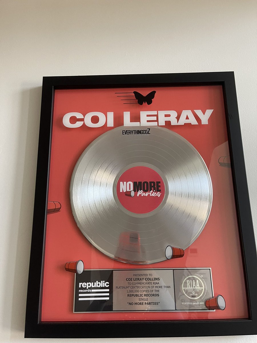 coi_leray's tweet photo. My debut album has over 315k album sales. 🔥🔥🔥🔐
4 Billboard top 100 entries (No More Parties , No More parties Remix, Big Prrd, Blick Blick 💚 🌎 🆑
6 nominations with no album . 💖💪🏽
Millions of monthly listeners 🆑
TRENDSETTER THE ALBUM OUT NOW 💖🤪🆑👑🔥 https://t.co/wpS1sq7iIA