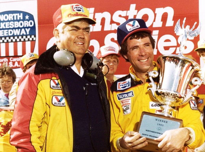 LegendsNascar's tweet photo. Darrell Waltrip won the 1983 Northwestern Bank 400 at North Wilkesboro 39 years ago today. 🏁

#DW won 5 consecutive Cup races at North Wilkesboro from 1981 to 1983.

#JuniorJohnsonAndAssociates 🏁 https://t.co/q6vC9fGSoi