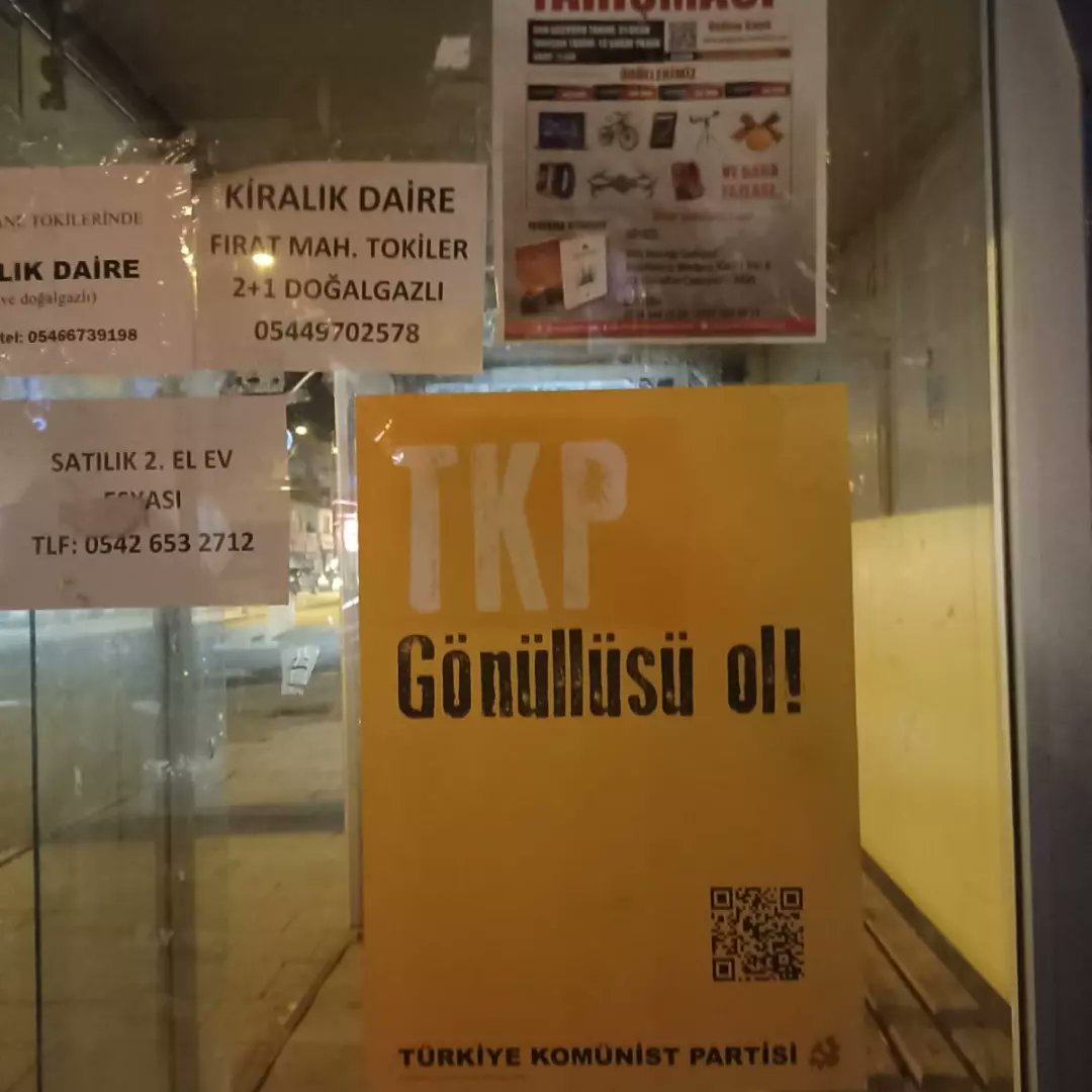 tkpagri's tweet photo. Ağrı'da afiş çalışmamızla gelen faturalara #HemenDevletlestirme ve #tkpgönüllüsüol çağrımızı yaptık.
Yurttaşların seçimi bekleyecek ne sabrı ne de zamanı vardır.
Bu düzeni yıkacağız, Sosyalist Türkiye'yi kuracağız.
"Gönüllü Ol – Türkiye Komünist Partisi" https://t.co/ac2t3XfgIf https://t.co/GPQenB5YU7